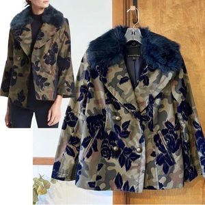 BANANA REPUBLIC | Camouflage Peacoat Jacket Velvet Floral Faux Fur Collar XS